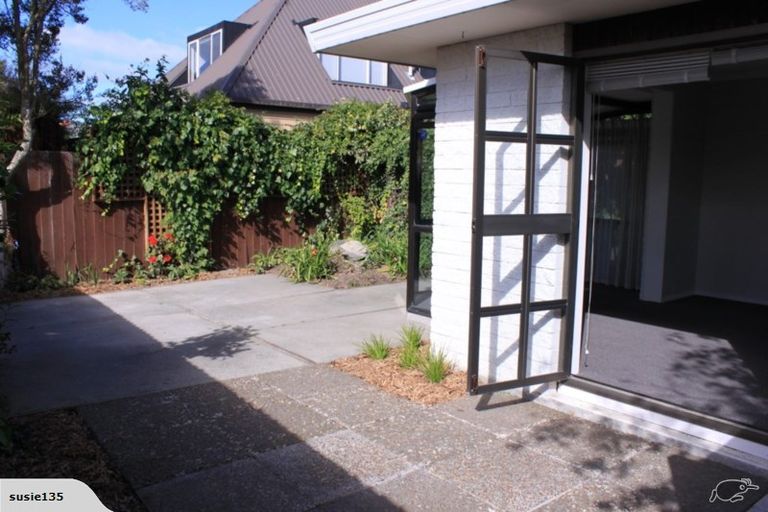 Photo of property in 2 Ringwood Place, Avonhead, Christchurch, 8042