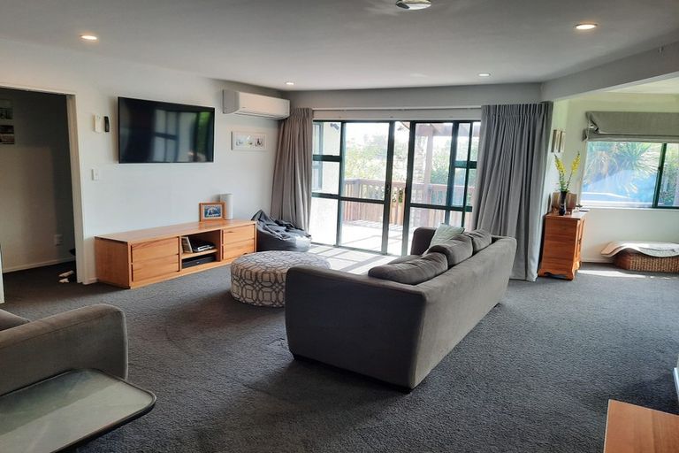 Photo of property in 4a Holiday Road, Stanmore Bay, Whangaparaoa, 0932