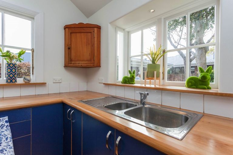 Photo of property in 43 Dover Street, St Albans, Christchurch, 8014