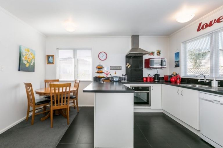 Photo of property in 9a Cornwall Road, Taradale, Napier, 4112