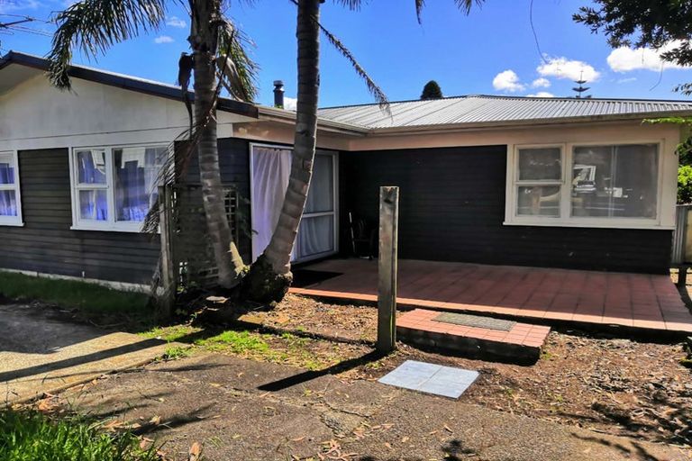 Photo of property in 30 Kingdale Road, Henderson, Auckland, 0610