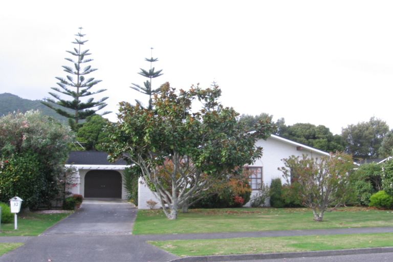 Photo of property in 32 Rewarewa Crescent, Waikanae, 5036