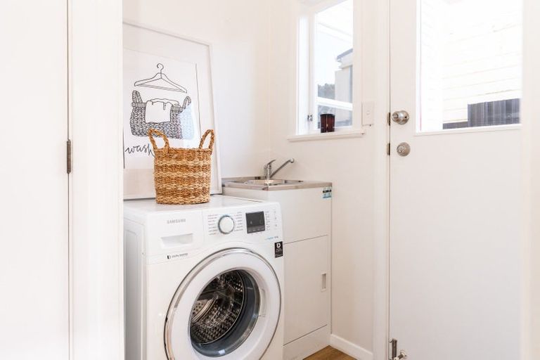 Photo of property in 113 Queens Drive, Lyall Bay, Wellington, 6022