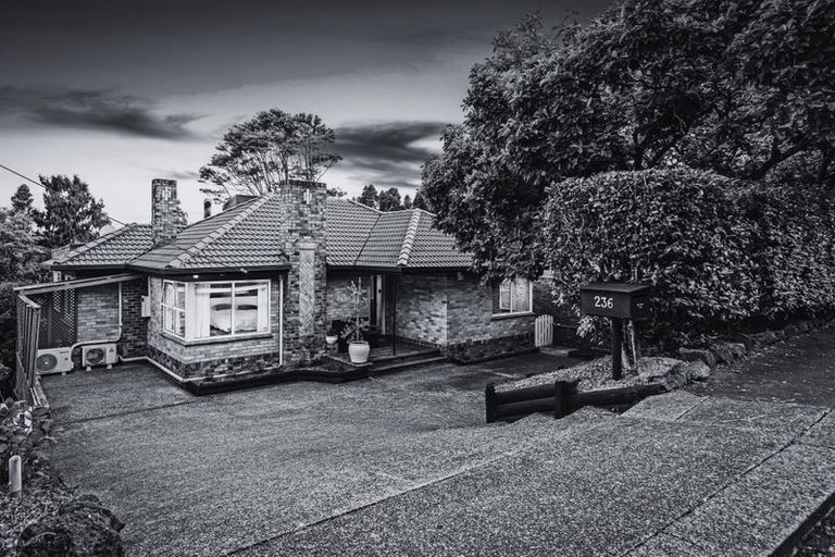 Photo of property in 236 Godley Road, Titirangi, Auckland, 0604