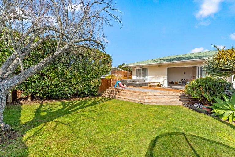 Photo of property in 1/296 Wairau Road, Glenfield, Auckland, 0629