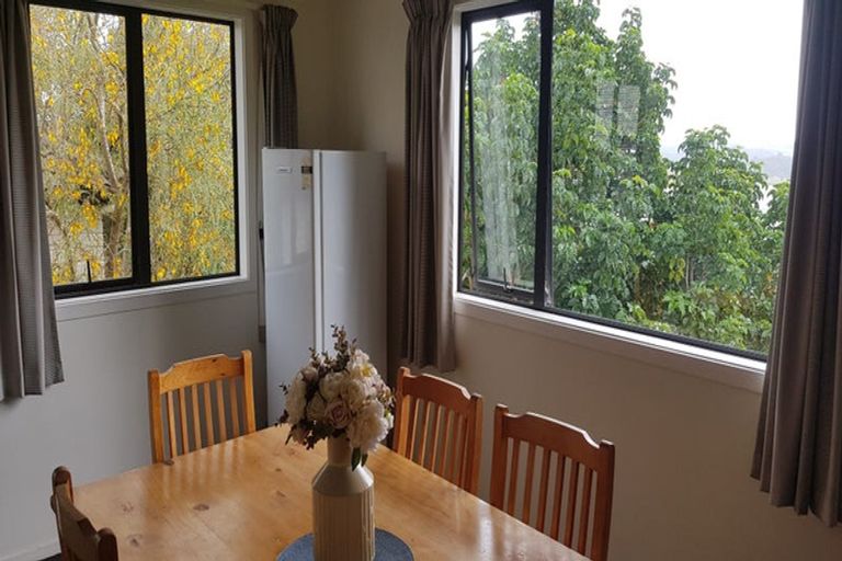 Photo of property in 8c Schnapper Rock Road, Schnapper Rock, Auckland, 0632