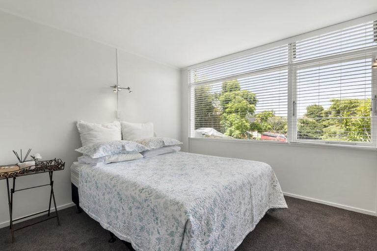 Photo of property in 53 Parr Terrace, Castor Bay, Auckland, 0620