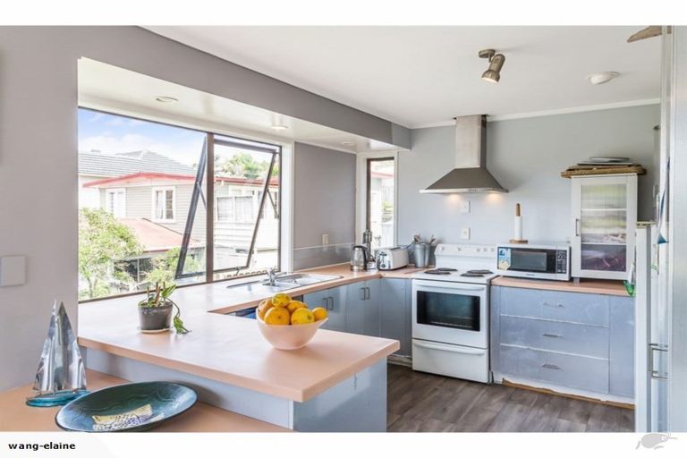 Photo of property in 1/66 Hogans Road, Glenfield, Auckland, 0629