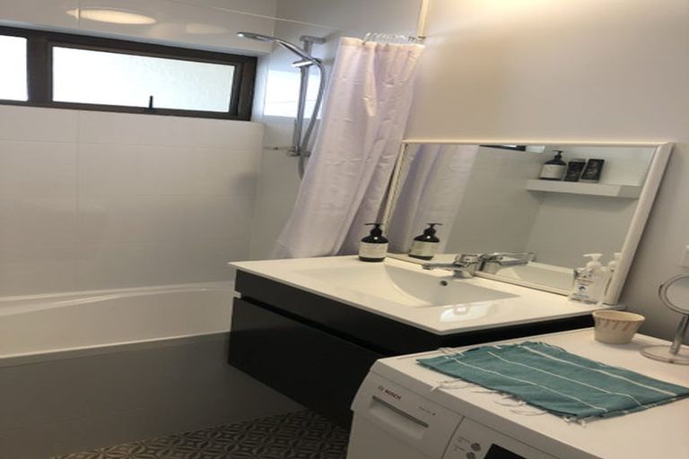 Photo of property in 11/4f Claremont Grove, Mount Victoria, Wellington, 6011