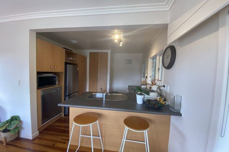 Photo of property in 35 Seaview Road, Glenfield, Auckland, 0629