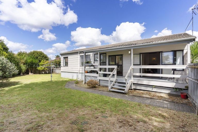 Photo of property in 17 Oakmont Place, Wattle Downs, Auckland, 2103