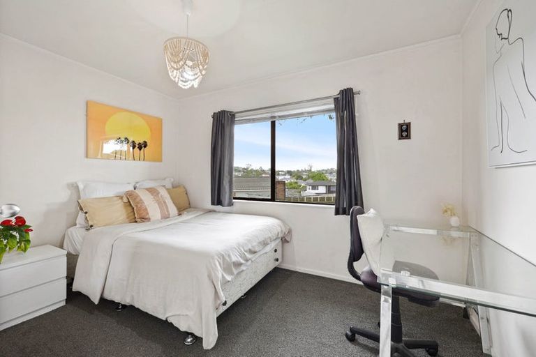 Photo of property in 2/34 Tupaki Place, Pakuranga Heights, Auckland, 2010