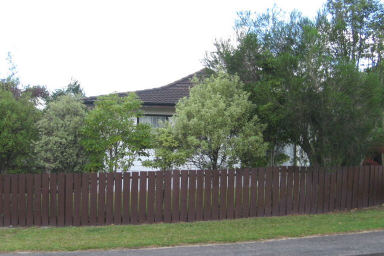 Photo of property in 10 Landsdale Place, Massey, Auckland, 0614