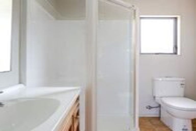 Photo of property in 323 Pakuranga Road, Pakuranga Heights, Auckland, 2010