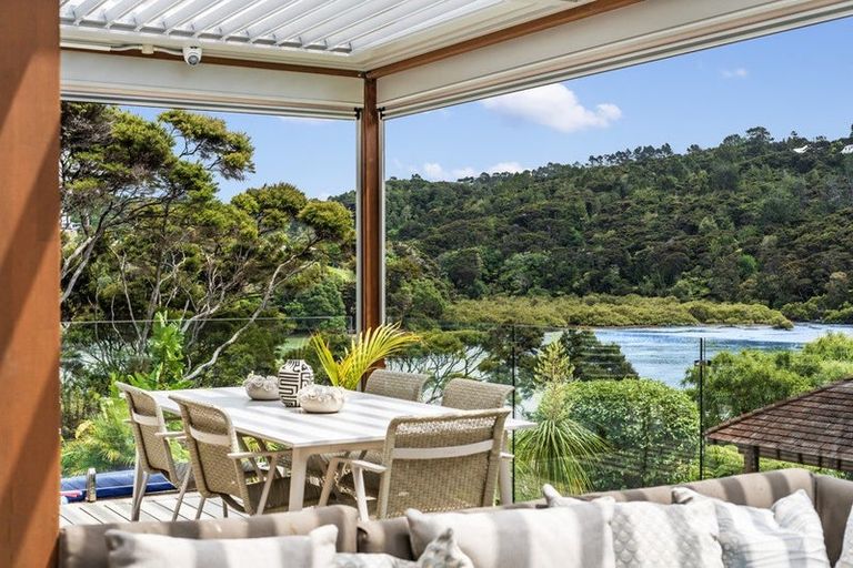 Photo of property in 14 Oscar Road, Greenhithe, Auckland, 0632
