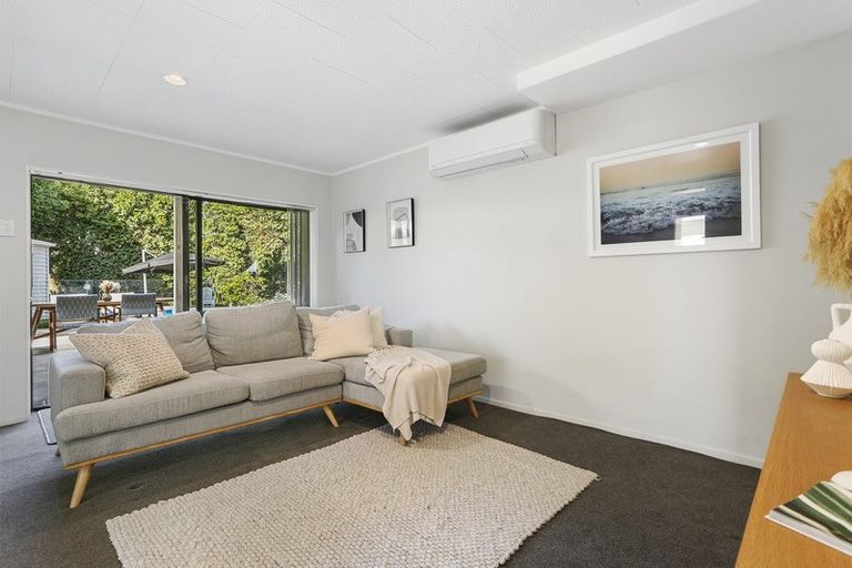 Photo of property in 6 May Avenue, Te Atatu South, Auckland, 0610