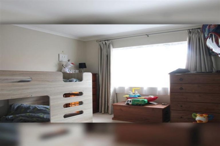 Photo of property in 2 Cambrian Crescent, Flat Bush, Auckland, 2016