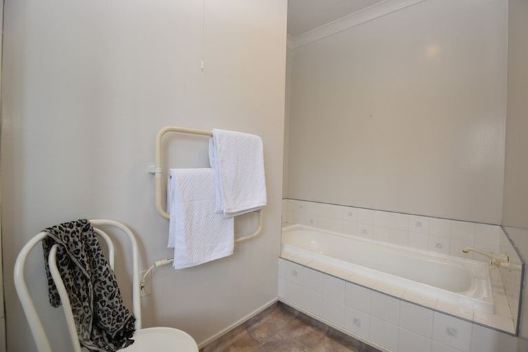 Photo of property in 4 Mckenzie Terrace, Carterton, 5713