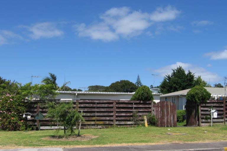 Photo of property in 2/7 Eskdale Road, Birkdale, Auckland, 0626