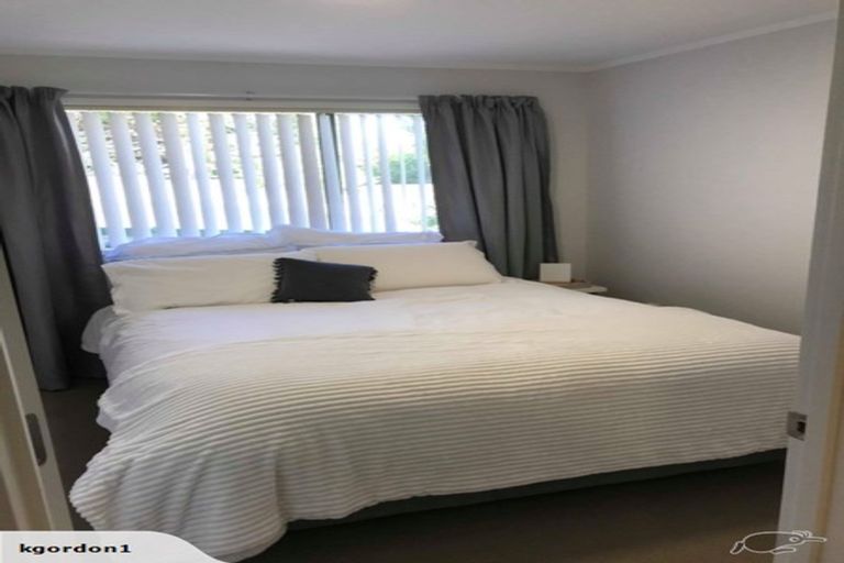Photo of property in 29a Woodglen Road, Glen Eden, Auckland, 0602