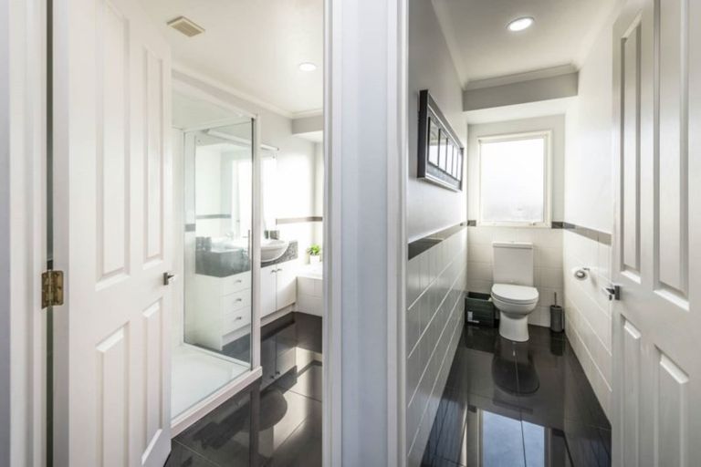 Photo of property in 6 John Brooke Crescent, East Tamaki Heights, Auckland, 2016