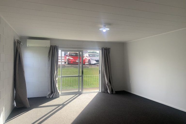 Photo of property in 9 Alston Avenue, Kelston, Auckland, 0602