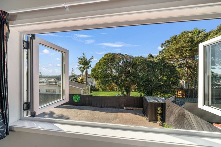 Photo of property in 46a Farquhar Road, Glendene, Auckland, 0602