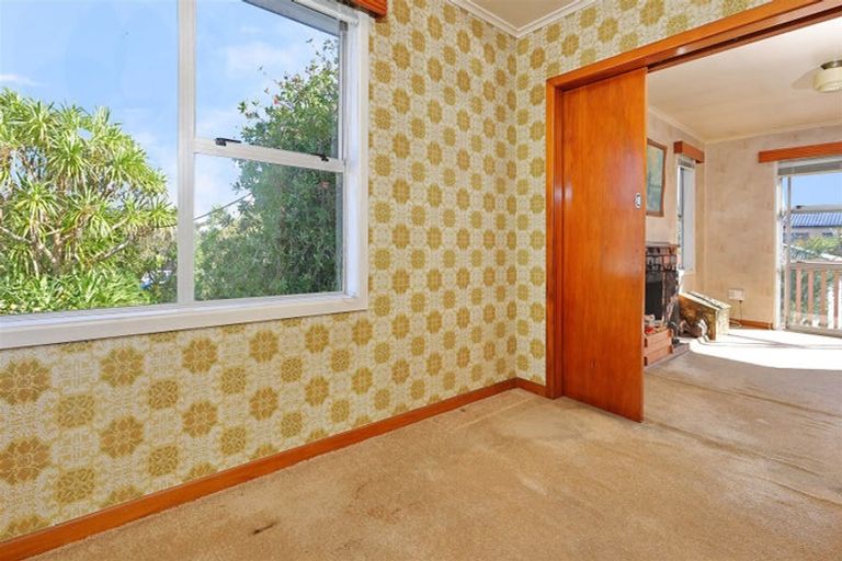 Photo of property in 5 Renata Crescent, Te Atatu Peninsula, Auckland, 0610