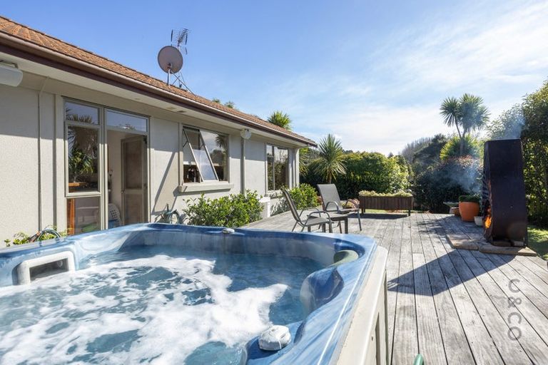 Photo of property in 19 Solan Drive, Waimauku, 0812