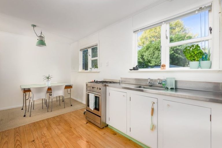 Photo of property in 37 Kowhai Terrace, Saint Martins, Christchurch, 8022