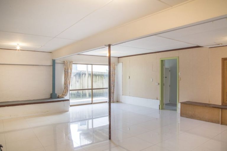 Photo of property in 1/31a Seaview Road, Glenfield, Auckland, 0629