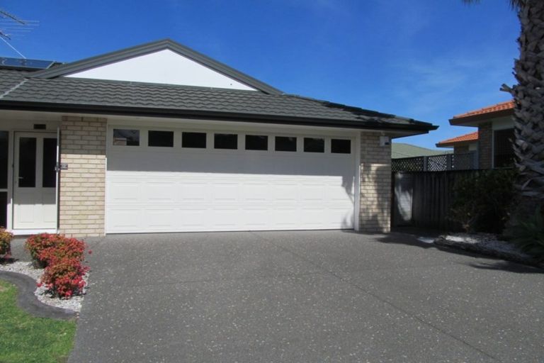 Photo of property in 11 Kath Hopper Drive, Orewa, 0931