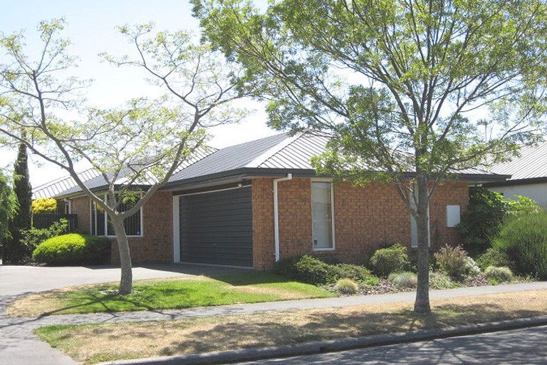 Photo of property in 16 Kirsten Place, Parklands, Christchurch, 8083
