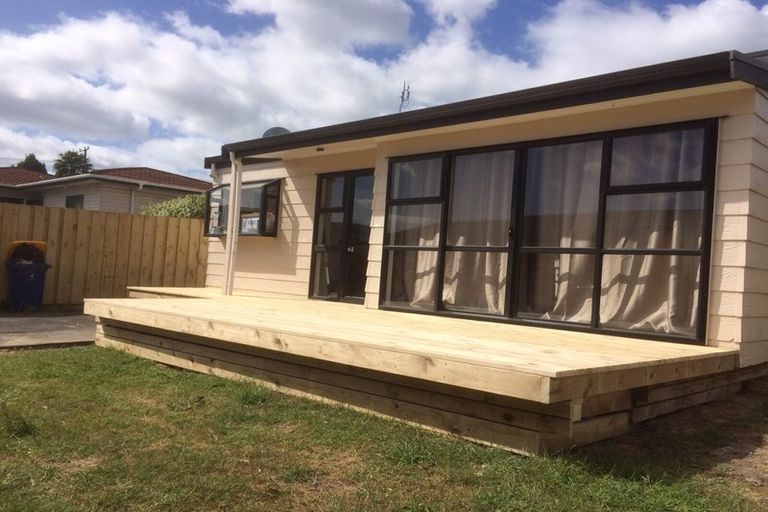 Photo of property in 120 Lynwood Road, New Lynn, Auckland, 0600