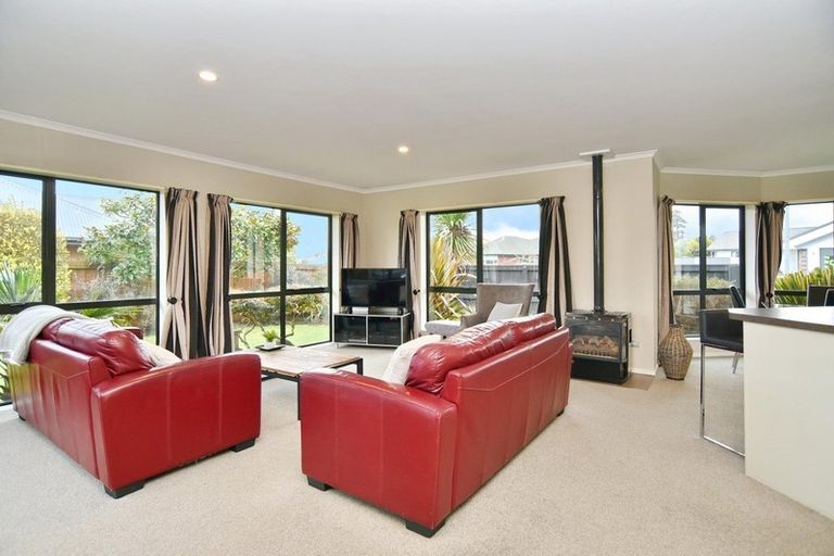 Photo of property in 30 John Morel Place, Parklands, Christchurch, 8083