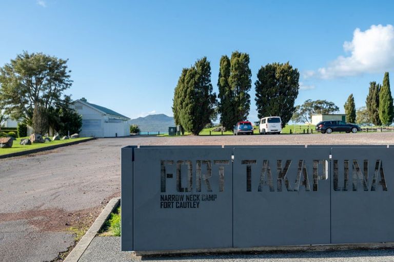 Photo of property in 5/77 Old Lake Road, Narrow Neck, Auckland, 0624