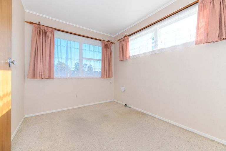 Photo of property in 92 Colwill Road, Massey, Auckland, 0614