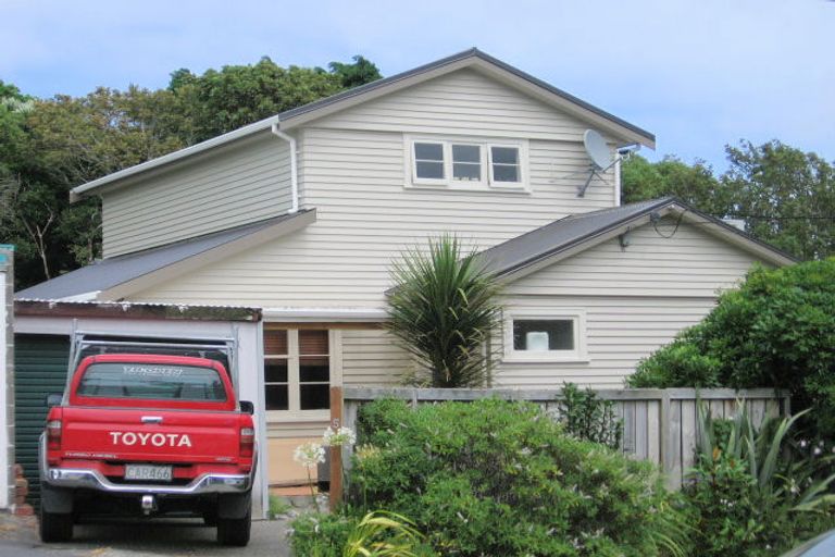 Photo of property in 5 Veronica Street, Brooklyn, Wellington, 6021