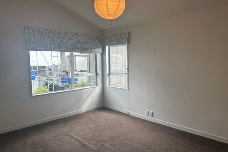 Photo of property in 10/3 Severn Street, Island Bay, Wellington, 6023