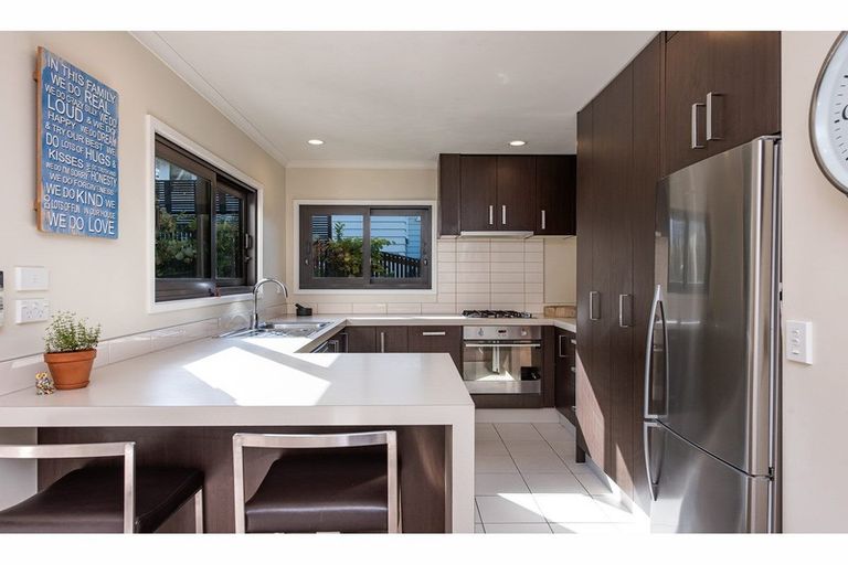 Photo of property in 12 Whitu Street, Khandallah, Wellington, 6035