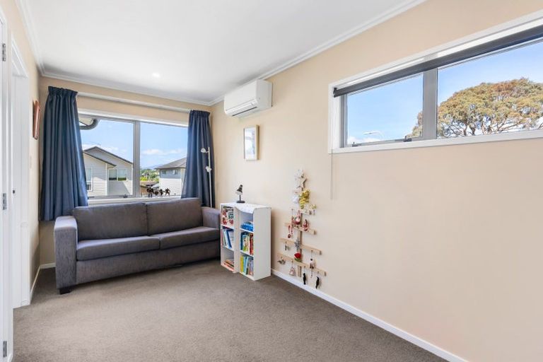 Photo of property in 1 Chalfont Road, Silverstream, Upper Hutt, 5019
