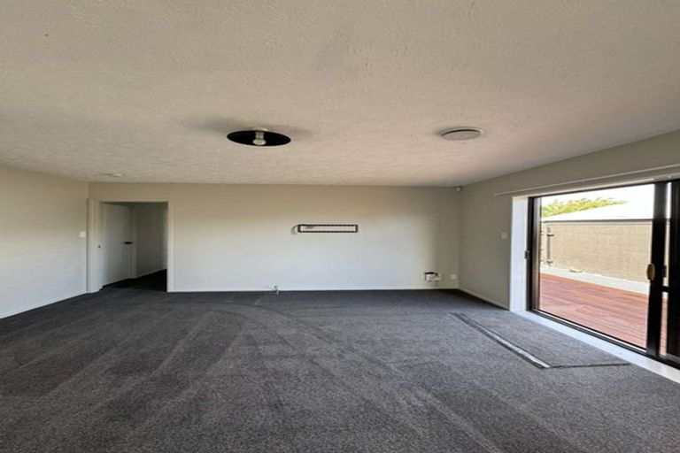 Photo of property in 128a Inwoods Close, Parklands, Christchurch, 8083