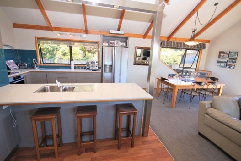 Photo of property in 11 Krissell Place, Acacia Bay, Taupo, 3330