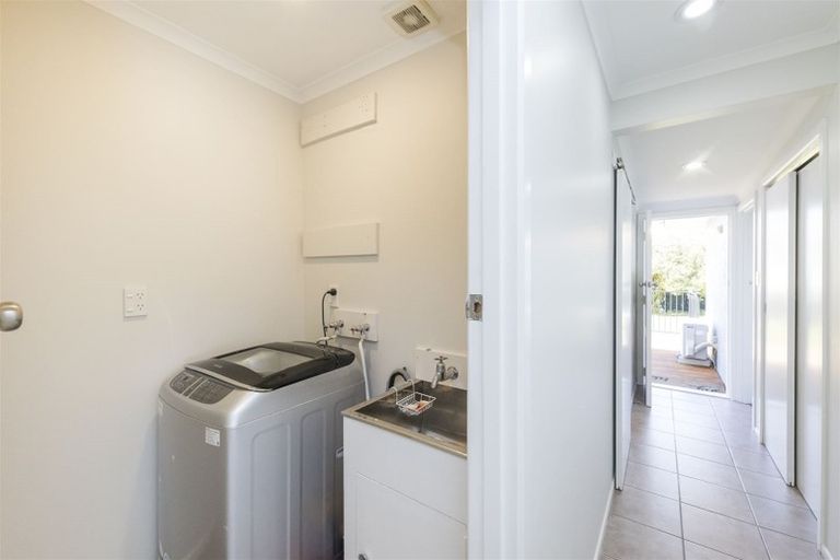 Photo of property in 14 Lewis Place, Highbury, Palmerston North, 4412