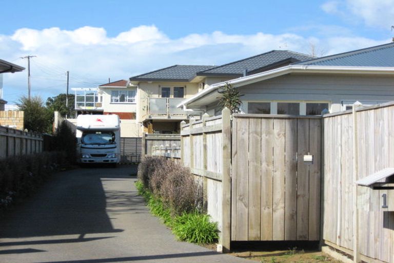 Photo of property in 1b Turehu Street, Merrilands, New Plymouth, 4312