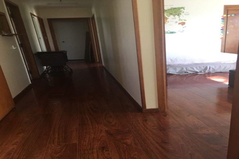 Photo of property in 30 Megan Avenue, Pakuranga Heights, Auckland, 2010