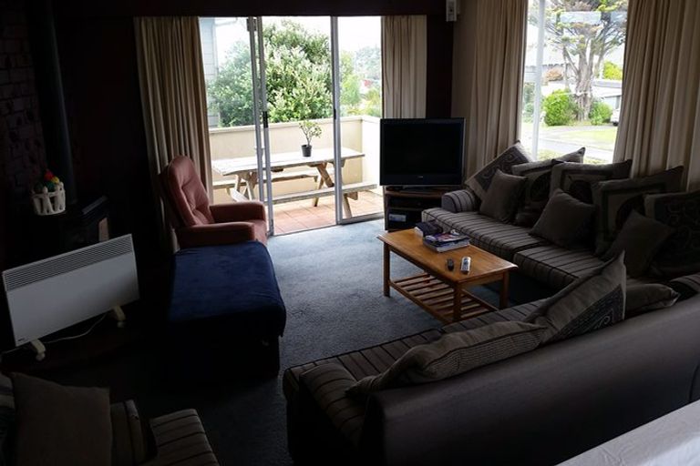 Photo of property in 243 Glamorgan Drive, Torbay, Auckland, 0630