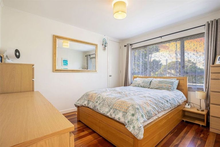 Photo of property in 21 Covil Avenue, Te Atatu South, Auckland, 0610