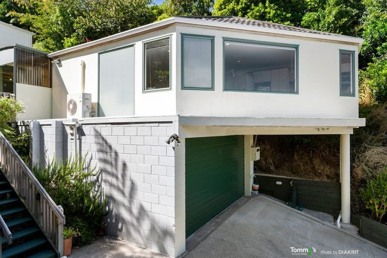 Photo of property in 2 Huntingdon Street, Northland, Wellington, 6012