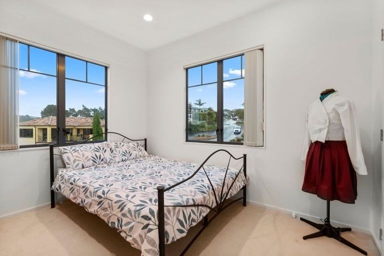 Photo of property in 28 St Clair Place, Browns Bay, Auckland, 0630